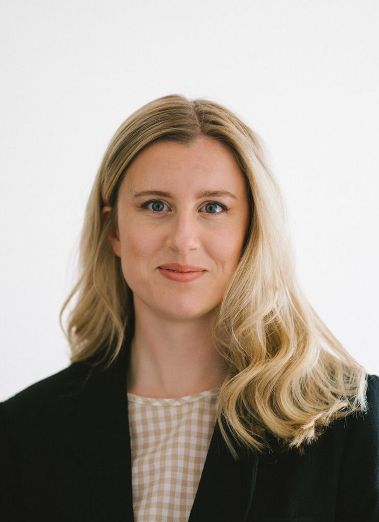 Photo of Lauren Davies