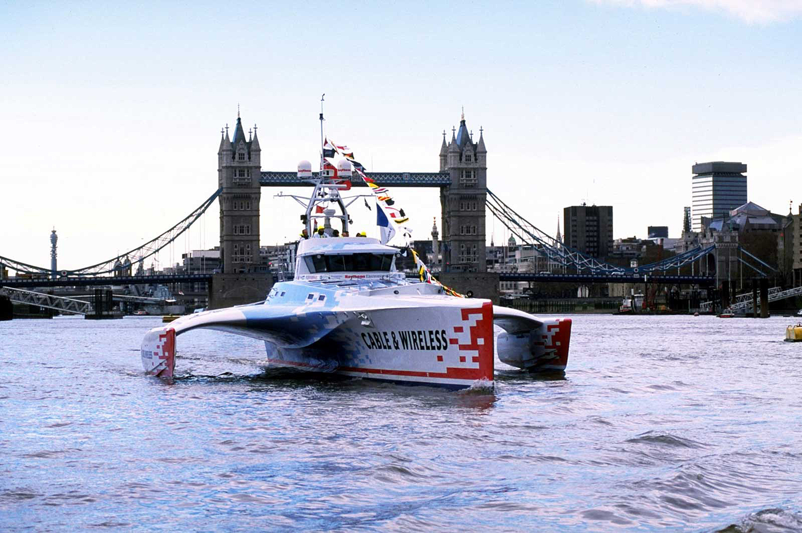Cable and Wireless adventurer, power multihull, 1998